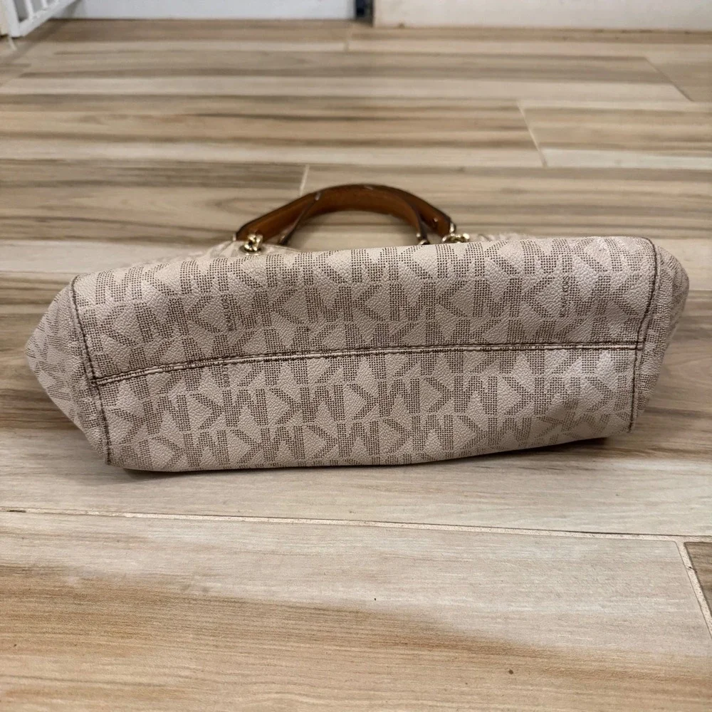 Michael Kors Jet Set Signature Logo Chain Shoulder Bag Tote Cream‎ Gold